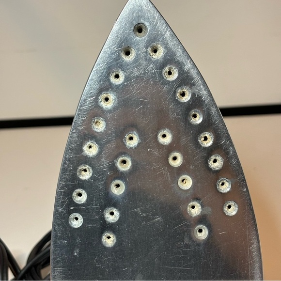 Vintage Black and Decker Light N Easy Steam and Dry Iron Tested Working VTG F383 - Picture 9 of 9